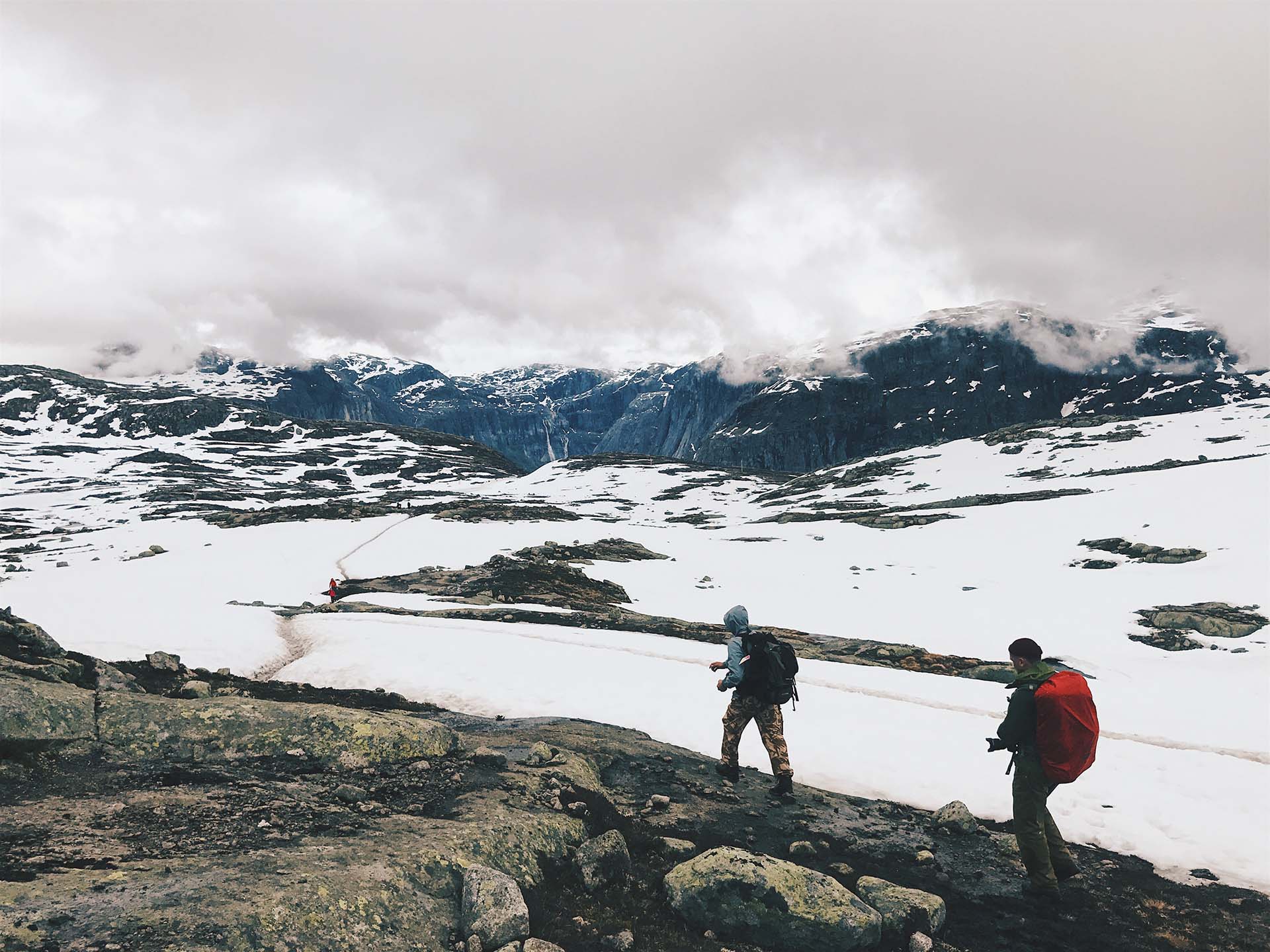 Sebastian Vetter und sein Partner Dr. Thomas Vogel, Schönheitschirurg, wandern auf dem Jungfraujoch
